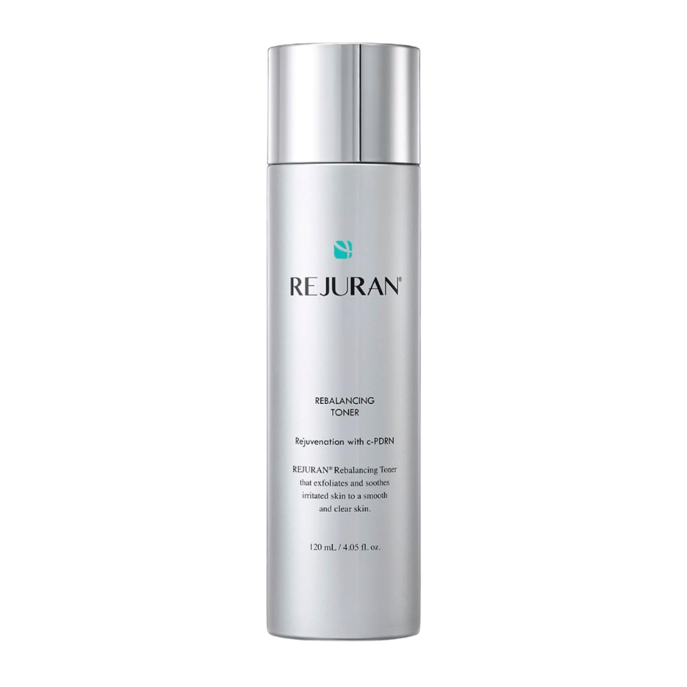 Rejuran Rebalancing Toner 120 ml, uravnotežujoč tonik za obraz s C-PDRN v srebrni steklenički s sijočim pokrovčkom na belem ozadju.