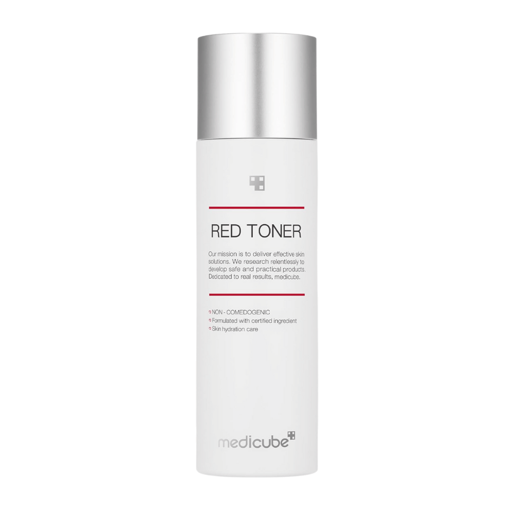 Slika izdelka medicube Red Toner - bela steklenička s srebrnim pokrovčkom in minimalističnim dizajnom, zasnovana za kožo, nagnjeno k aknam.