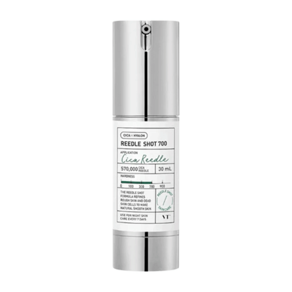 Reedle Shot 700 je serum za nego kože v elegantni srebrni in beli steklenički. Vsebuje 570.000 Cica Reedle, zasnovanih za vlaženje in izboljšanje kože. Popolno za nočno uporabo, je pomemben del vaše dnevne rutine nege kože.