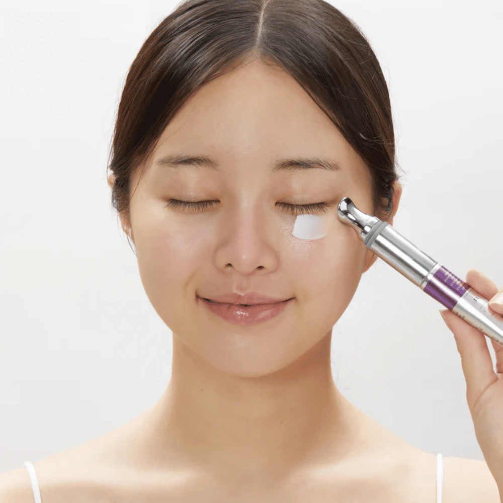VT Cosmetics Reedle Shot Lifting Eye Cream nanesite pod oko – učvrstitvena krema za oči proti drobnim linijam in temnim kolobarjem