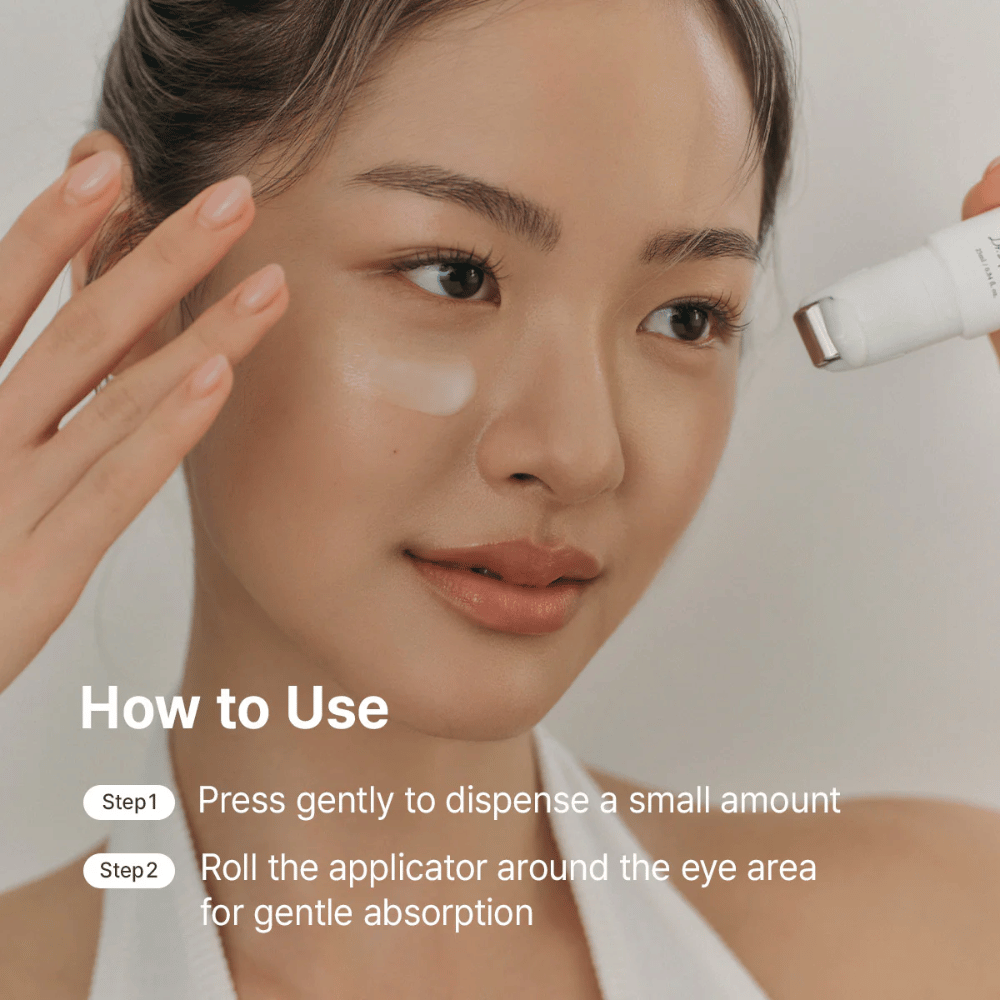 Dr. Althea Retinol Flat Iron Eye Roller se nanaša pod oči s hladilnim valjčkom za zmanjšanje temnih kolobarjev, drobnih linij in oteklin.