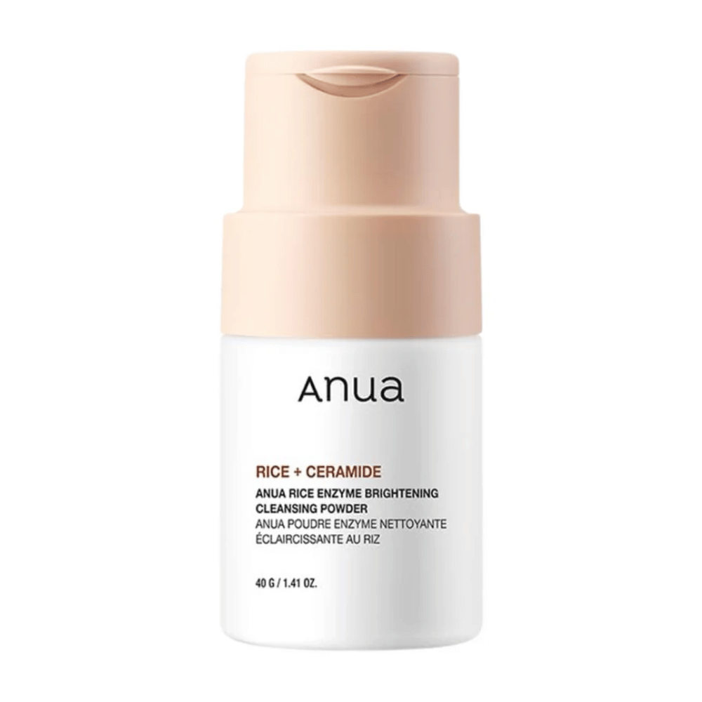 Anua Rice Enzyme Brightening Cleansing Powder je čistilni izdelek, ki združuje riž in ceramide za nežno eksfoliacijo in sijaj. Ustvari bogato peno, ki učinkovito odstranjuje umazanijo in odmrle kožne celice, kar ima za posledico čisto in sijočo kožo. Zaradi svoje pH uravnotežene formule je primeren za vse tipe kože, vključno z občutljivo kožo.