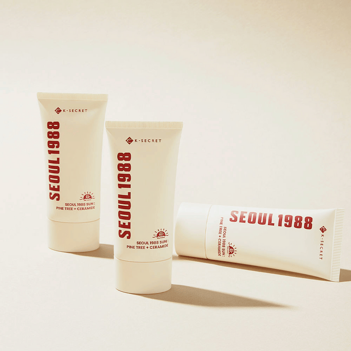 SEOUL 1988 Sun Pine Tree + Ceramide je sončna krema, ki ščiti pred UV-žarki, hkrati pa krepi kožno pregrado s ceramidi in izvlečkom bora.