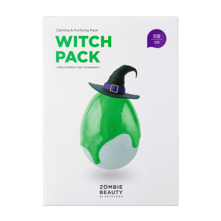 Embalaža za Zombie Beauty Witch Pack iz SKIN1004. Na sprednji strani je zelena kapljica, ki nosi čarovniški klobuk, s tekstom "Witch Pack" v zeleni barvi zgoraj. Embalaža se trži kot pomirjujoča in čistilna nega, z belo ozadjem in blagovno znamko na dnu.