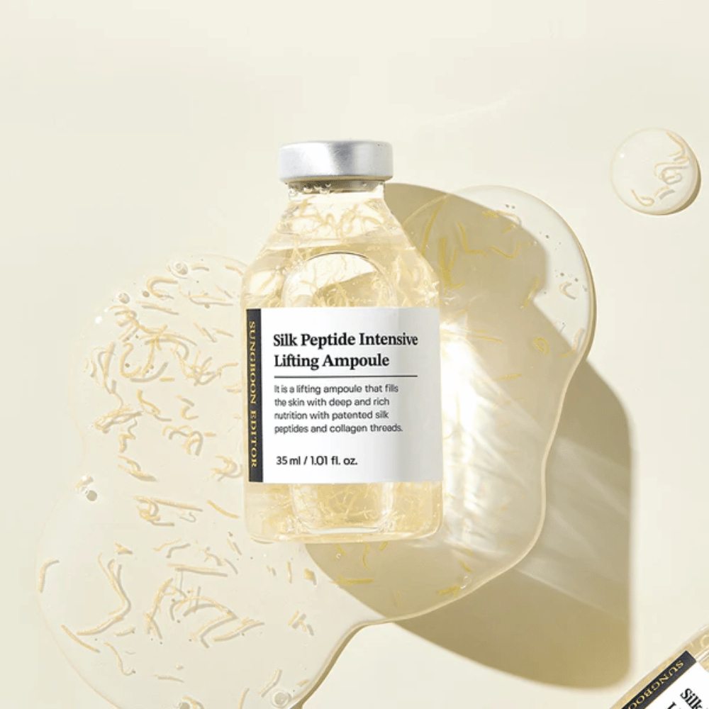 SUNGBOON EDITOR Silk Peptide Intensive Lifting Ampoule s svilenimi peptidi v serumu, ki zagotavljajo globinsko vlaženje, sijaj in učinek učvrstitve.