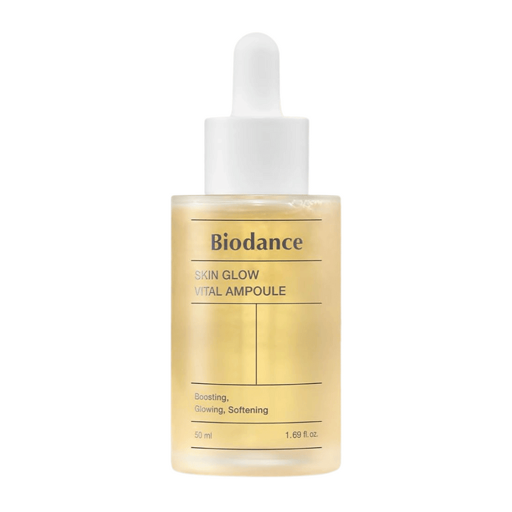 Steklenička z Biodance Skin Glow Vital Ampoule, ampula za obraz, ki spodbuja, daje sijaj in mehča kožo. Vsebuje 50 ml in je zasnovana za zagotavljanje sijočega in revitaliziranega občutka kože.