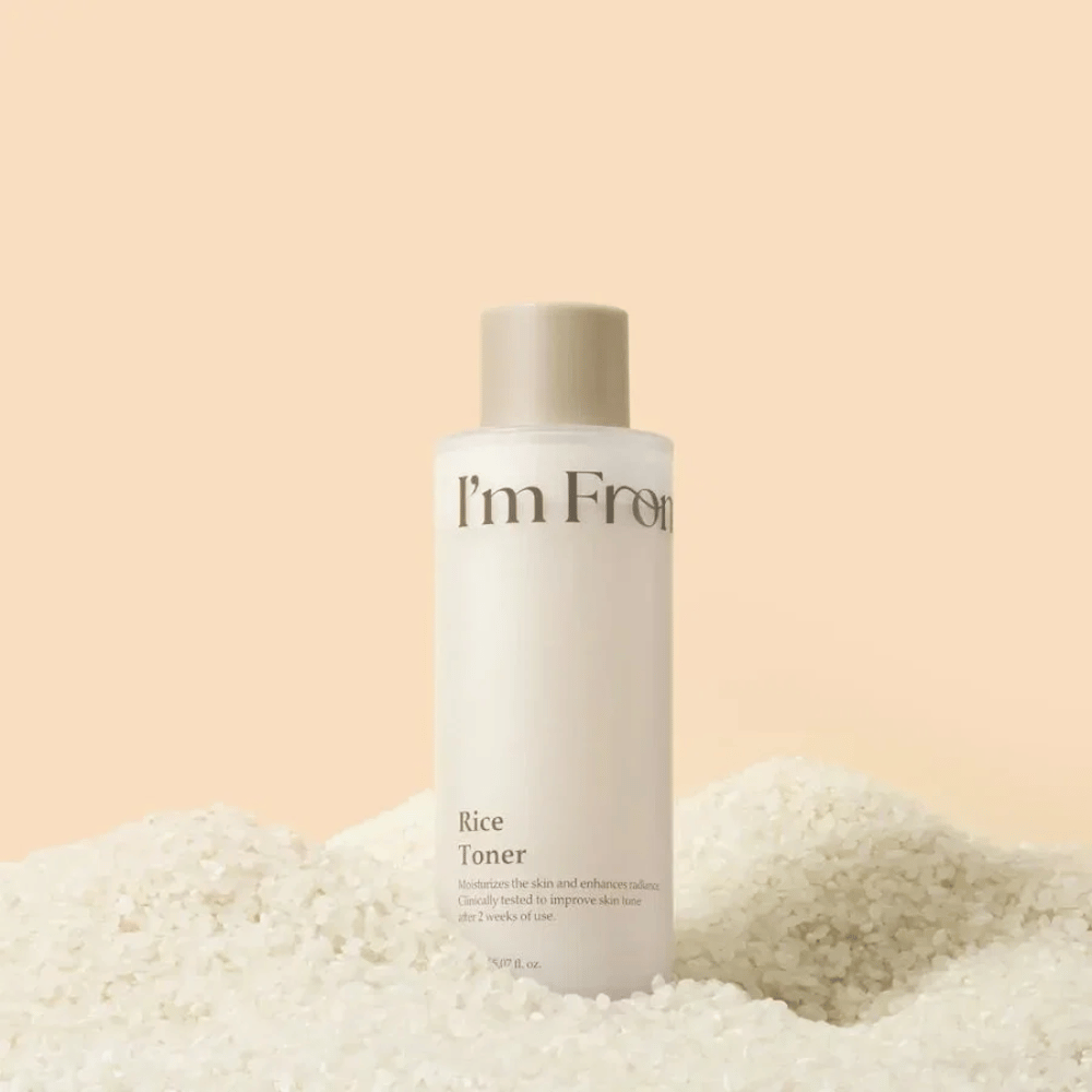 I'm From Rice Toner obdana z rižem, ki poudarja vlažilno in sijočo formulo