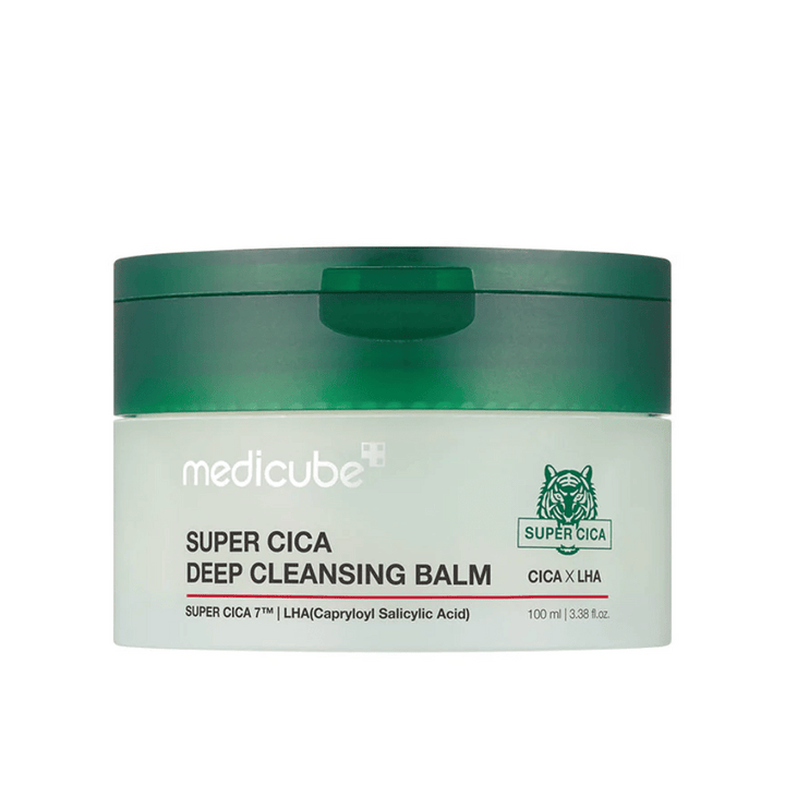 Medicube Super Cica Deep Cleansing Balm je čistilni balzam, ki globinsko očisti pore ter odstrani ličila in nečistoče. Obogaten je s Super Cica in LHA, da pomiri in uravnoteži kožo, hkrati pa jo pusti svežo in navlaženo.