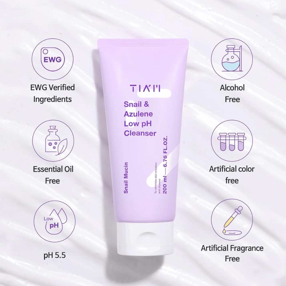 TIA'M Snail & Azulene Low pH Cleanser je prikazan s simboli za EWG-preverjene sestavine, nizko pH-vrednost in dejstvo, da je izdelek brez alkohola, dišav, barvil in eteričnih olj.