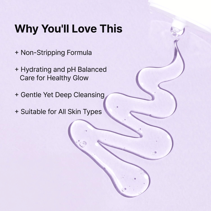 Prozorna gel tekstura TIA'M Snail & Azulene Low pH Cleanser, z besedilom, ki poudarja njegove vlažilne, pH-uravnovešene in nežne čistilne prednosti za vse tipe kože.