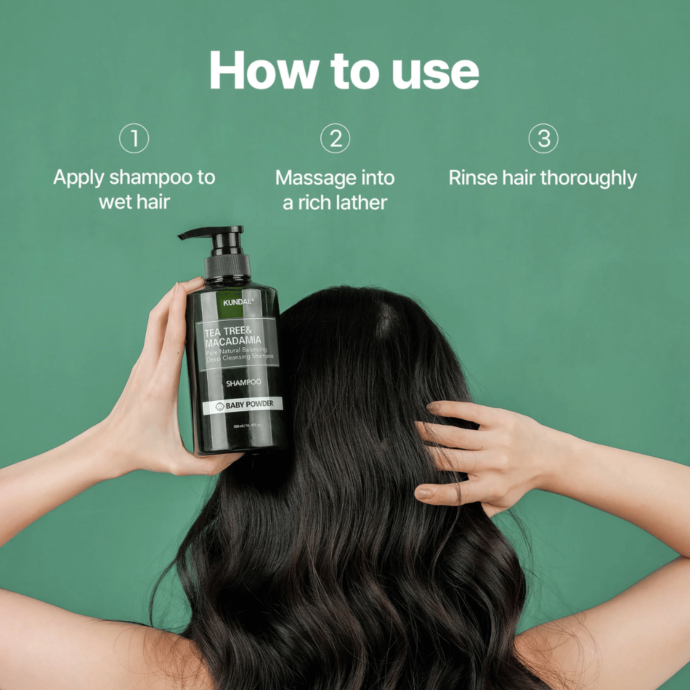 Slika korak za korakom, ki prikazuje, kako se KUNDAL Tea Tree & Macadamia Deep Cleansing Shampoo uporablja za čiščenje las in lasišča z obilno peno.