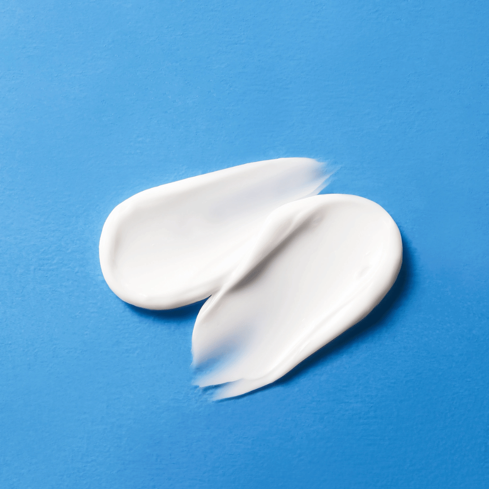 Povečava COSRX The Ceramide Skin Barrier Moisturizer tekstura – krema s ceramidi, ki globinsko vlaži in izboljšuje zaščitno pregrado kože.