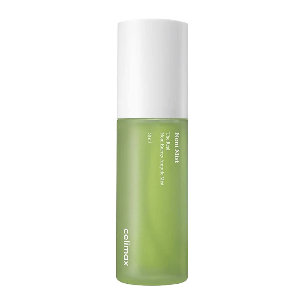 Celimax Noni Mist v zeleni steklenici z belim pokrovčkom. Izdelek, "The Real Noni Energy Ampule Mist," ima kapaciteto 50 ml in se trži za zagotavljanje energije in vlaženja kože.