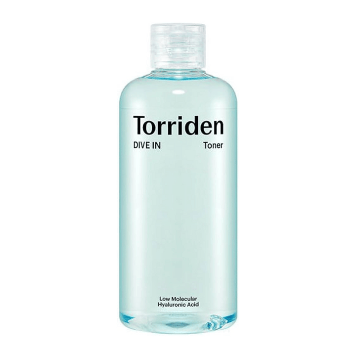 Steklenica Torriden DIVE-IN Low Molecule Hyaluronic Acid Toner 300ml, postavljena na nedotaknjeno belo ozadje.