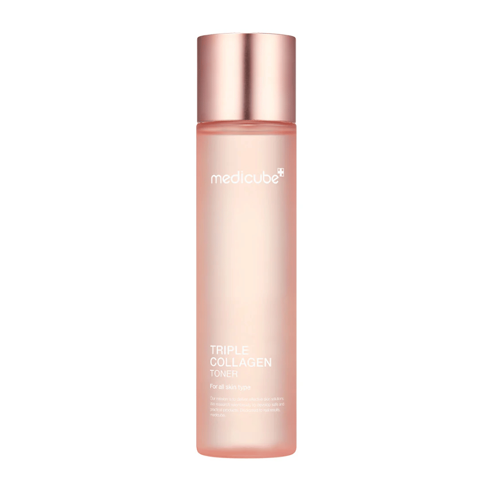 Medicube Triple Collagen Toner 4.0 v roza steklenički z rožnato-zlatim pokrovčkom, vlažilni tonik za vse tipe kože.