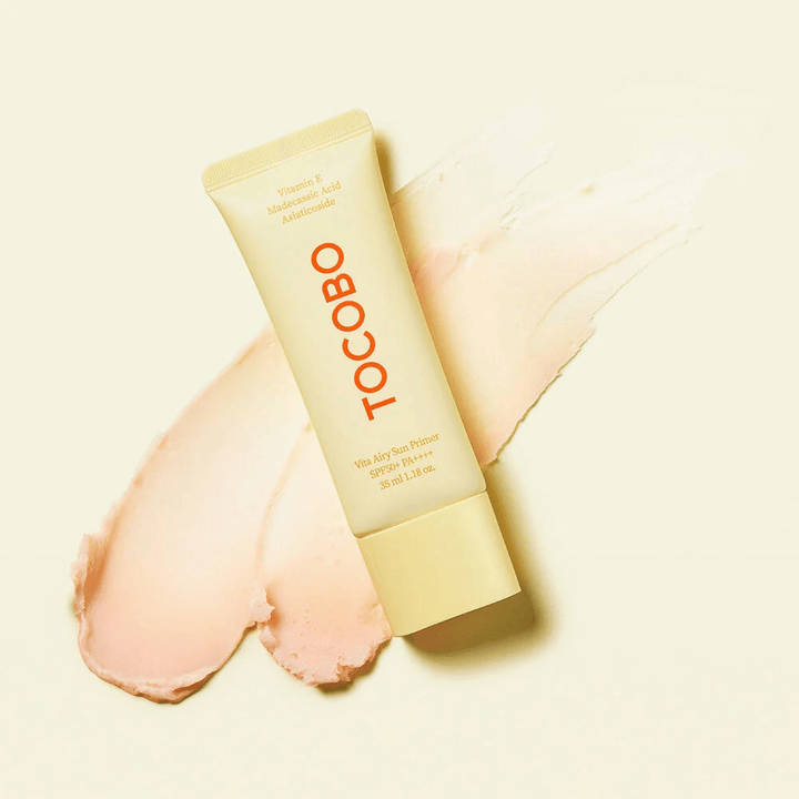 TOCOBO Vita Airy Sun Primer – lahek zaščitni primer s SPF50+ PA++++, ki izenači ton kože in ščiti pred UV-žarki, hkrati pa neguje z vitaminom C in madecassoside.