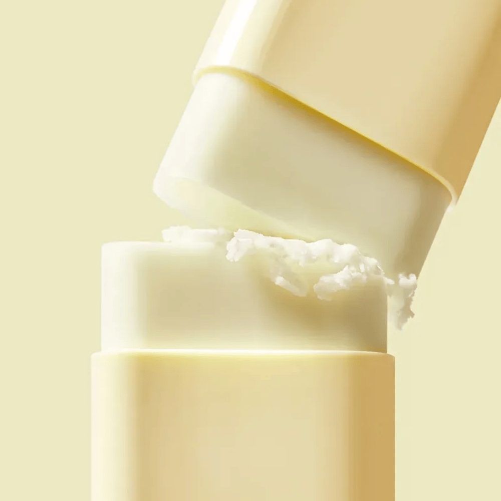 TOCOBO Vita Waterproof Sun Stick ponuja širokospektralno zaščito pred soncem v praktični obliki palice. Bogata z vitaminom E in rastlinskimi izvlečki za mehko, zaščiteno kožo.