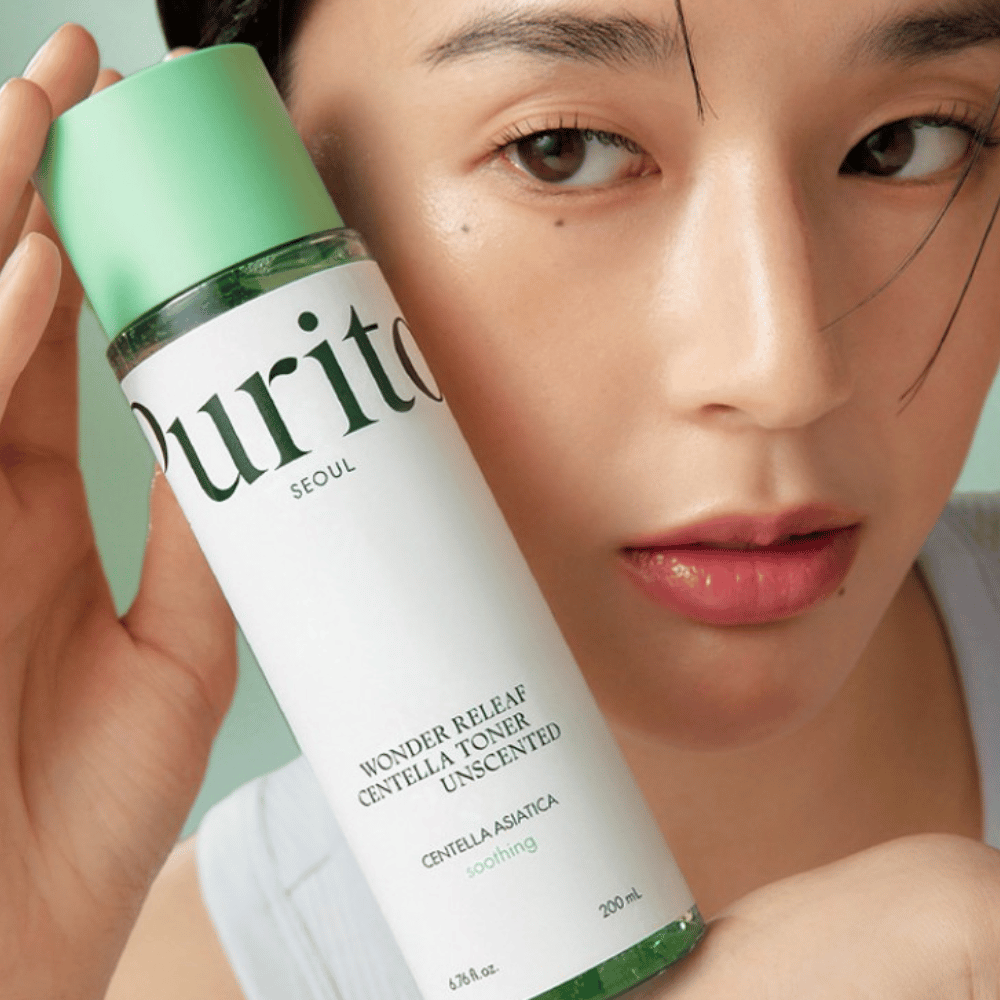 Purito Wonder Releaf Centella Toner Unscented je nežen tonik, ki vlaži in pomirja kožo s pomočjo Centella Asiatica. Brez vonja in idealen za občutljivo kožo, ta tonik pomaga uravnotežiti vlažnostno pregrado kože in zmanjšuje draženje.