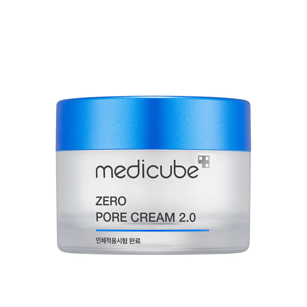 Medicube Zero Pore Cream 2.0 je krema za zmanjšanje por, posebej zasnovana za gladkejšo in matirano strukturo kože. Pomaga nadzorovati proizvodnjo sebuma in zmanjšati vidnost por, zaradi česar je idealna za mastno in mešano kožo.
