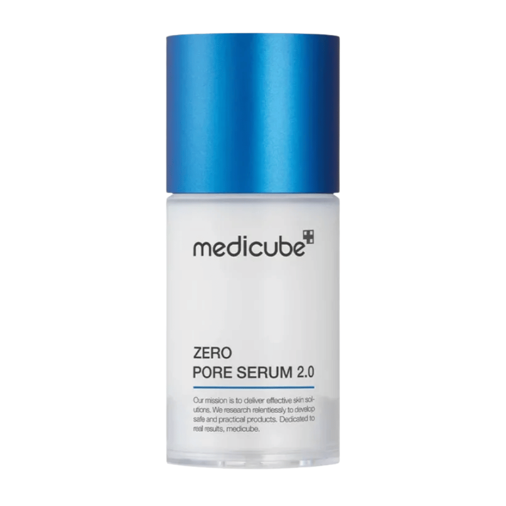 Medicube Zero Pore Serum 2.0 na beli podlagi, korejski serum za nego kože, ki neguje pore, vlaži kožo in zagotavlja enakomernejši rezultat.