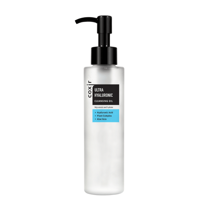 Bela steklenička s pumpico z napisom "coxir ULTRA HYALURONIC CLEANSING OIL", ki vsebuje hialuronsko kislino, rastlinski kompleks in aloe vero za vlaženje in čiščenje.