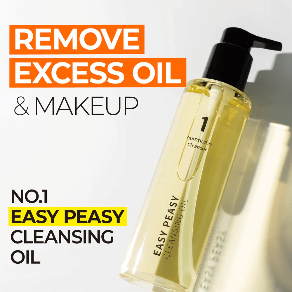 Steklenička z Numbuzin No.1 Easy Peasy Cleansing Oil na beli podlagi, besedilo "Odstrani odvečno olje in ličila" je vidno poleg.