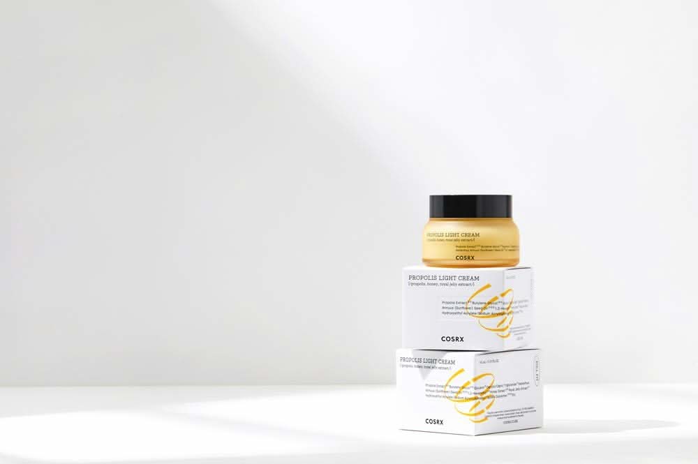 Sveženj škatel COSRX Full Fit Propolis Light Cream 65 ml.