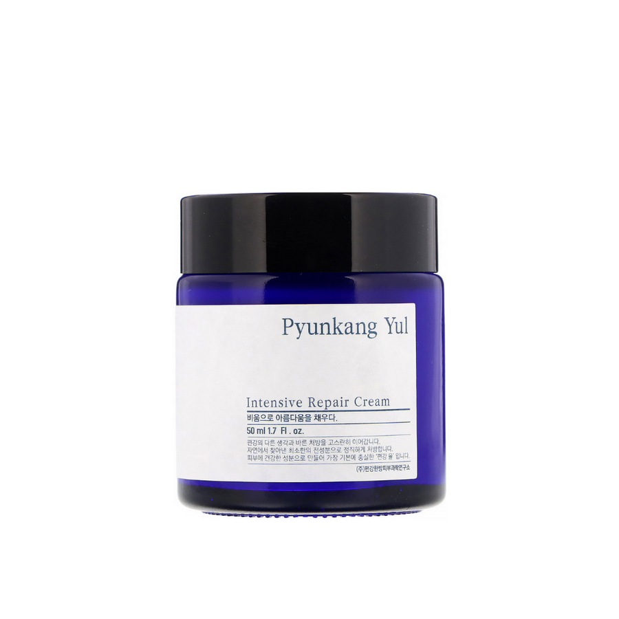 En kozarec Intensive Repair Cream 50ml od Pyunkang Yul na beli podlagi.