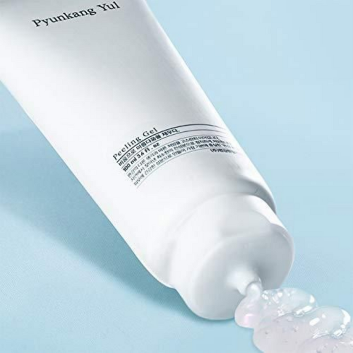 Ena tuba Pyunkang Yul Peeling Gel 100ml na modri podlagi.