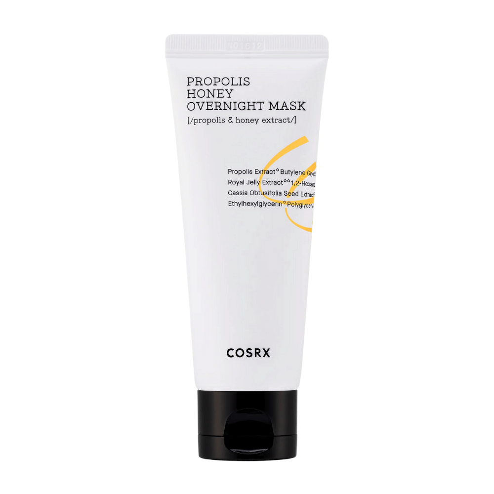 Bela tuba s Full Fit Propolis Honey Overnight Mask 60 ml z belo ozadje, prepojena s propolisovim ekstraktom iz COSRX.