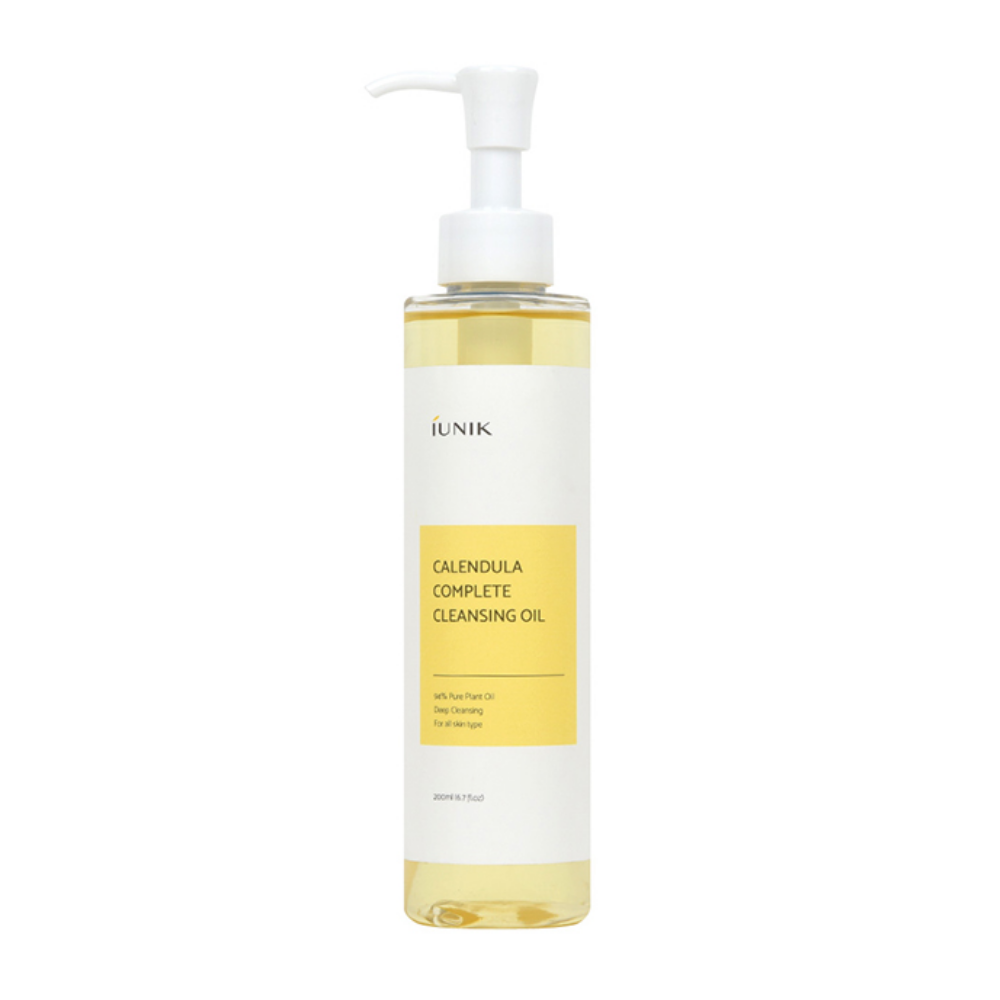 Steklenica iUNIK Calendula Complete Cleansing Oil 200ml za odstranjevanje ostankov ličil z rumeno etiketo na beli podlagi.