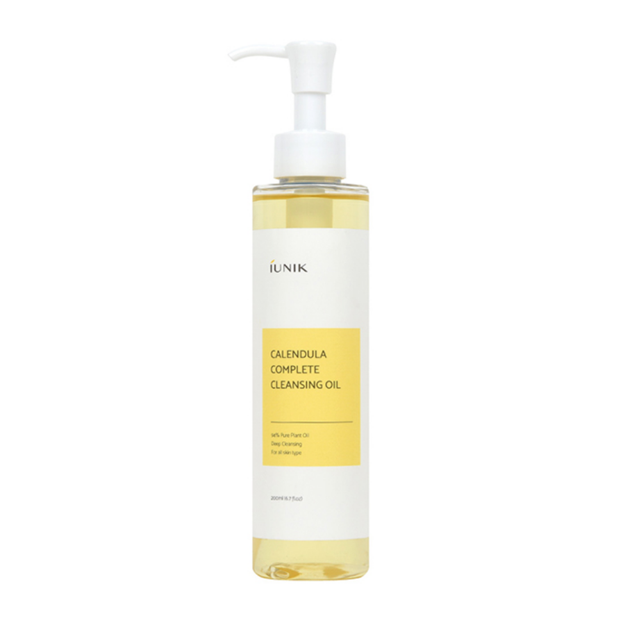 Steklenica iUNIK Calendula Complete Cleansing Oil 200ml za odstranjevanje ostankov ličil z rumeno etiketo na beli podlagi.