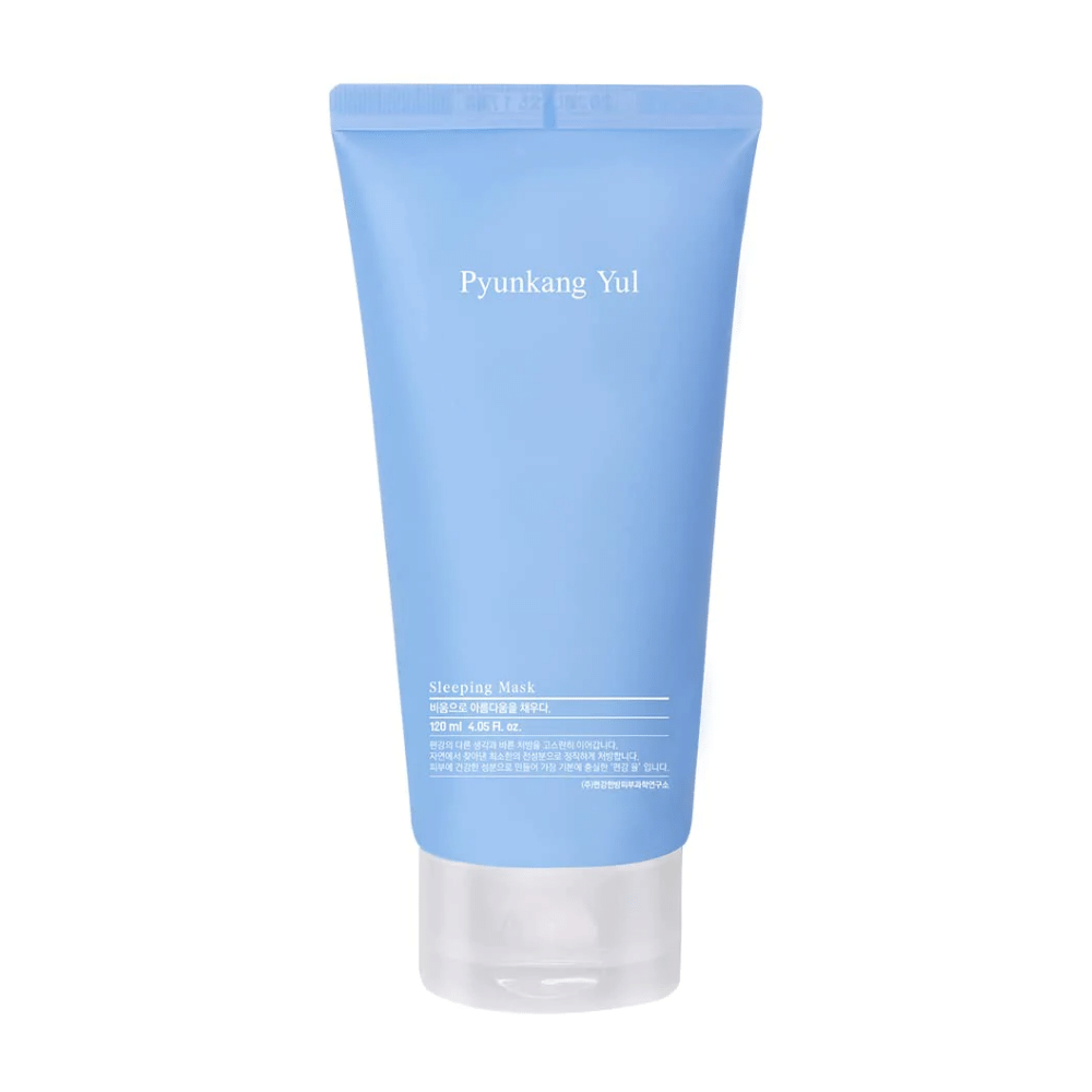 Cevka s Pyunkang Yulovo masko za spanje s hialuronsko kislino 120 ml na beli podlagi za navlaženo kožo.