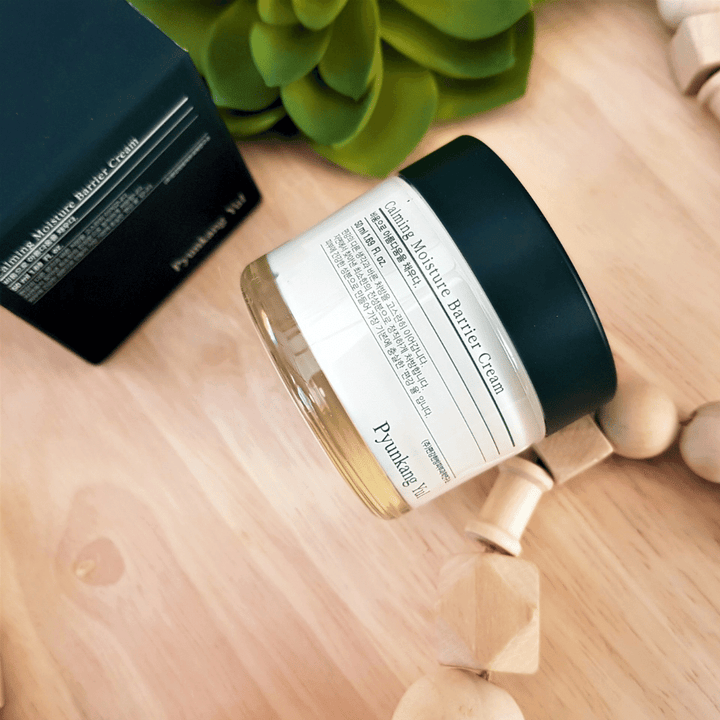 Kozarec Pyunkang Yul Calming Moisture Barrier Cream 50ml, ki stoji na leseni mizi.